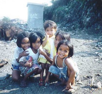 Children in Smokey Mountain early 1990's