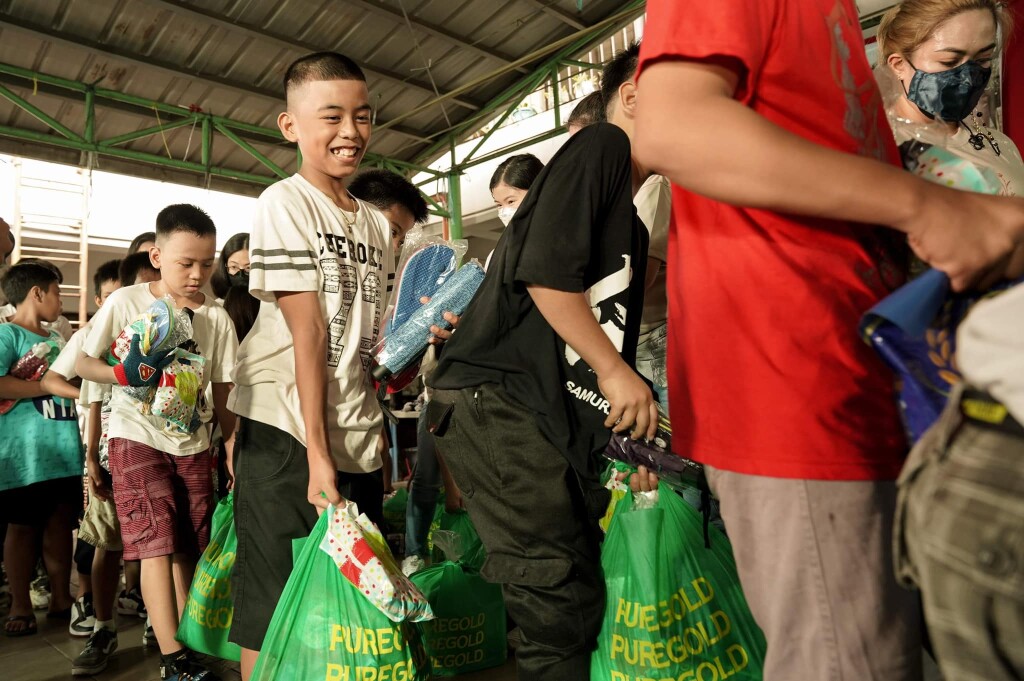 Food and groceries for everyone!